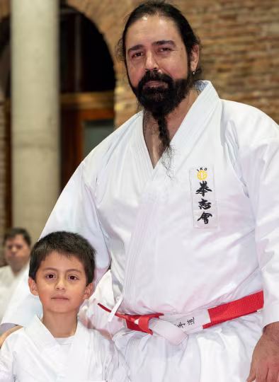 Graduación y cambio de cinturón en la rama de karate del colegio San Ignacio