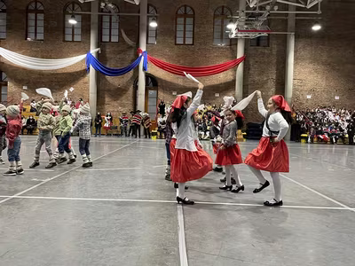 Danzas Folclóricas 1° y 2° Básico