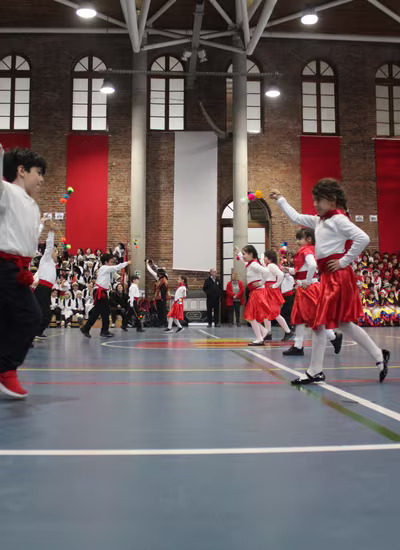 Bailes Folclóricos 2° a 4° Básico y III° Medios II