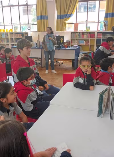 Estudiantes de Intercambio Cuentan cuentos.