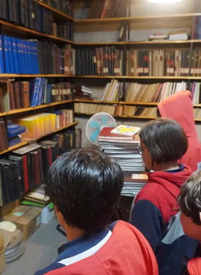 Visita Archivo del Colegio - 5° Básicos.