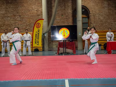 Graduación y cambio de cinturón en la rama de karate del colegio San Ignacio
