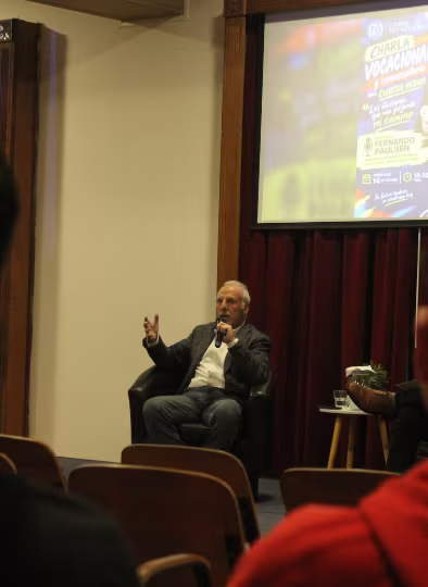 Charla vocacional con Fernando Paulsen