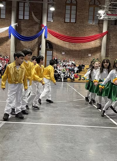 Danzas Folclóricas 1° y 2° Básico