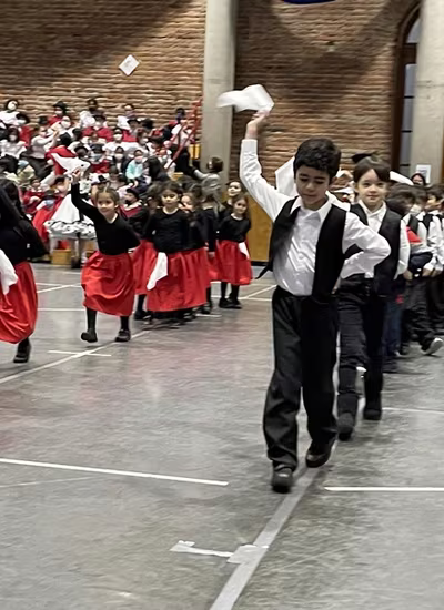 Danzas Folclóricas 1° y 2° Básico