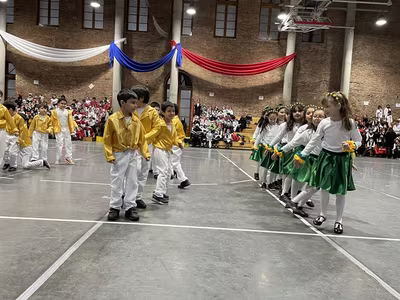 Danzas Folclóricas 1° y 2° Básico