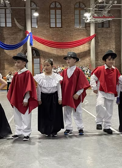 Danzas Folclóricas 1° y 2° Básico