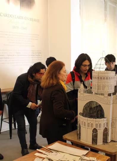 Visita pedagógica del electivo de Diseño y Arquitectura: Casa Larraín Bravo