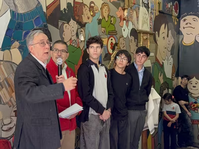 Mural Entramos para aprender, salimos para servir.