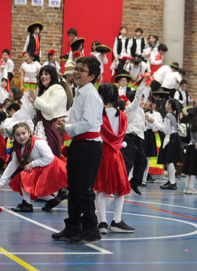 Bailes Folclóricos 2° a 4° Básico y III° Medios III