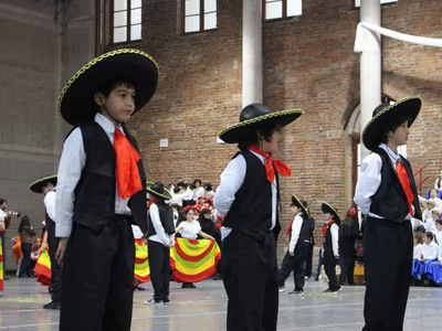 Bailes Folclóricos Pre Kínder a 4° Básico