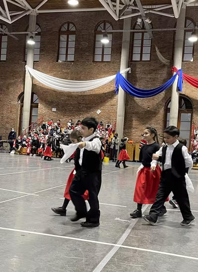 Danzas Folclóricas 1° y 2° Básico