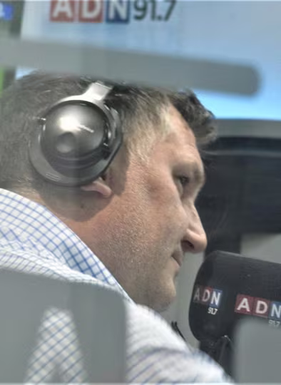 Estudiantes Taller Enciende Tu Radio visitan Radio ADN...