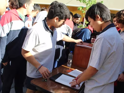 Cabildo en el Colegio San Ignacio.-