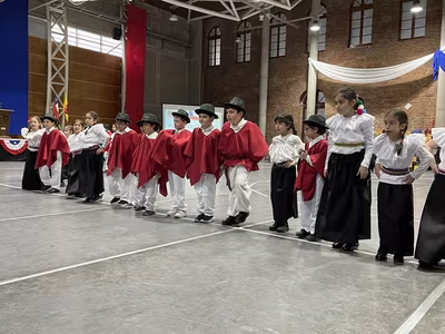 Danzas Folclóricas 1° y 2° Básico