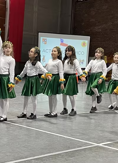 Danzas Folclóricas 1° y 2° Básico