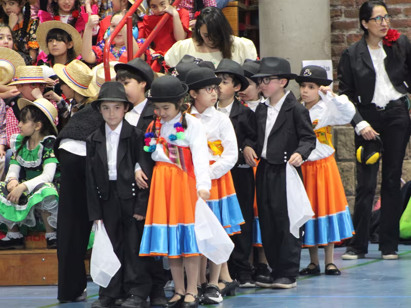 Bailes Folclóricos 2° a 4° Básico y III° Medios II