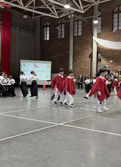 Danzas Folclóricas 1° y 2° Básico