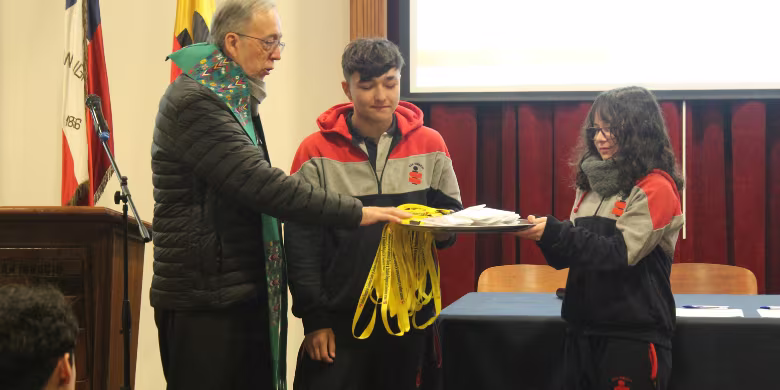 Estudiantes asumen su compromiso como delegados de convivencia escolar