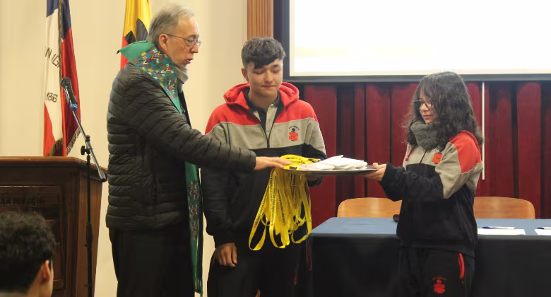 Estudiantes asumen su compromiso como delegados de convivencia escolar