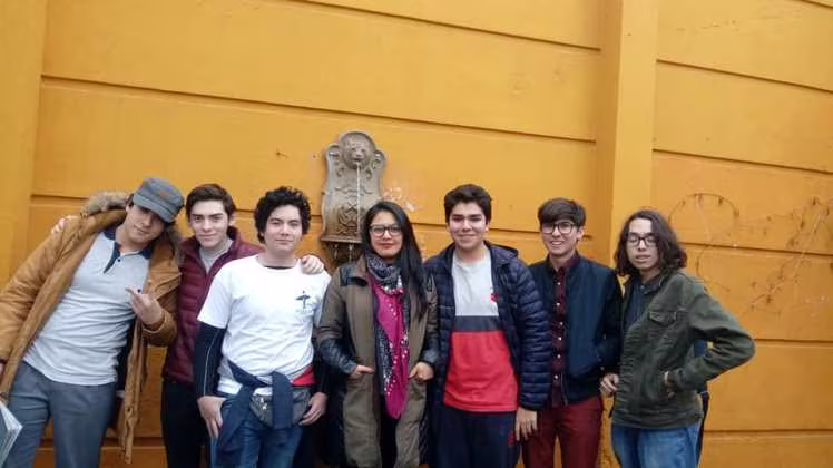 Estudiantes de la Academia de Literatura visitan  “La Chascona”