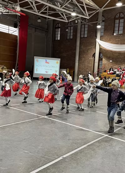 Danzas Folclóricas 1° y 2° Básico
