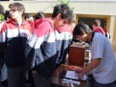 Cabildo en el Colegio San Ignacio.-