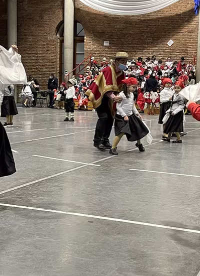 Danzas Folclóricas 1° y 2° Básico