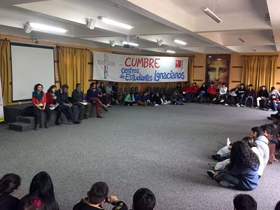 Cumbre de estudiantes REI