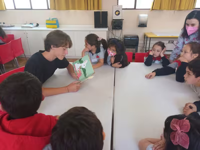 Estudiantes de Intercambio Cuentan cuentos.
