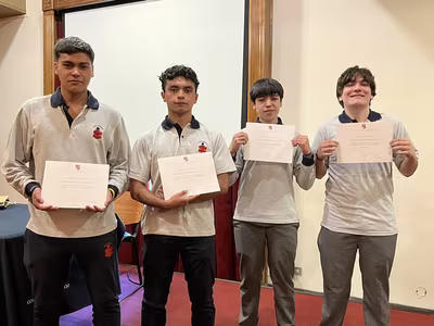 Entrega Reconocimientos IV° Medios