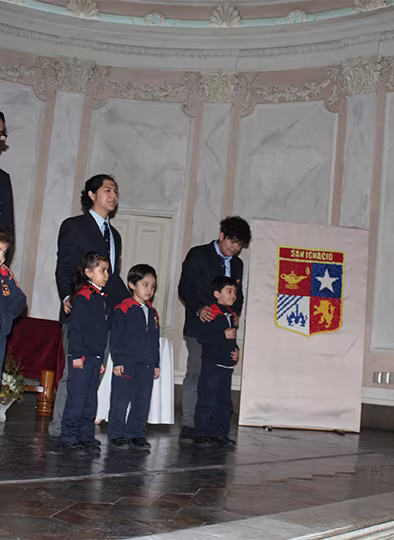 Imposición de Insignias Kínder