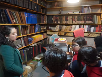 Visita Archivo del Colegio - 5° Básicos.