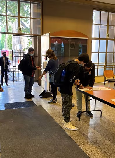 IVº Medios vuelven al Colegio...