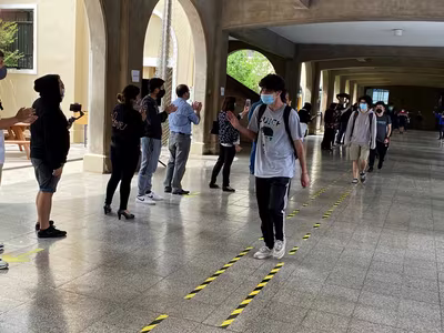 "El Pasillo" IVº Medios