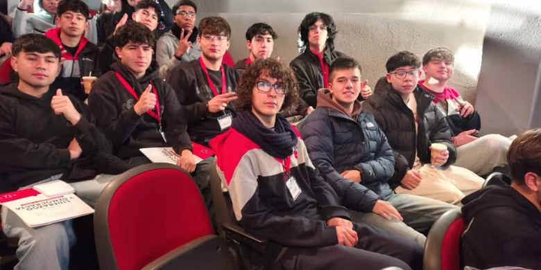 Estudiantes de III° Medio participan en el Congreso “Liderazgo para la Democracia”