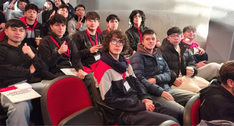 Estudiantes de III° Medio participan en el Congreso “Liderazgo para la Democracia”