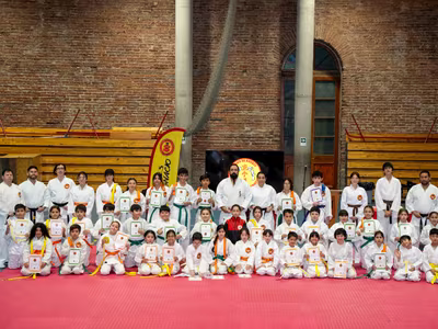 Graduación y cambio de cinturón en la rama de karate del colegio San Ignacio
