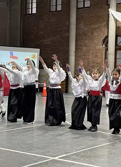 Danzas Folclóricas 1° y 2° Básico