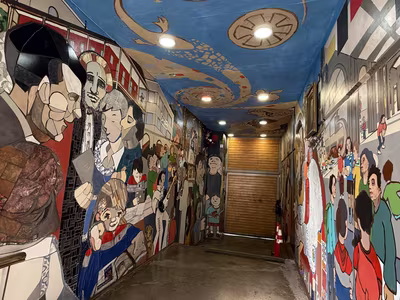 Mural Entramos para aprender, salimos para servir.