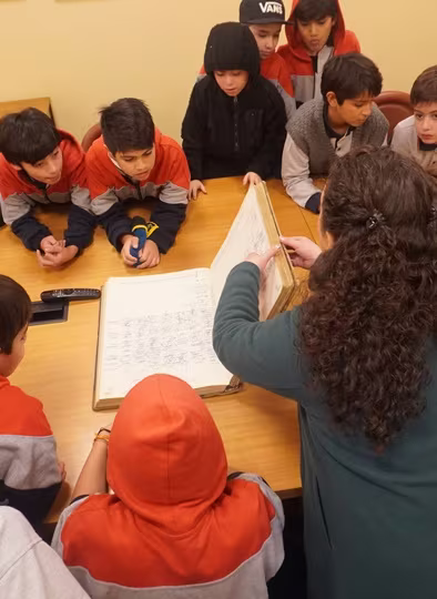 Visita Archivo del Colegio - 5° Básicos.