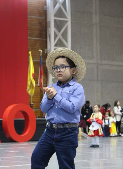 Bailes Folclóricos Pre Kínder a 4° Básico