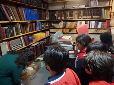 Visita Archivo del Colegio - 5° Básicos.