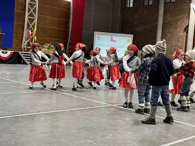 Danzas Folclóricas 1° y 2° Básico