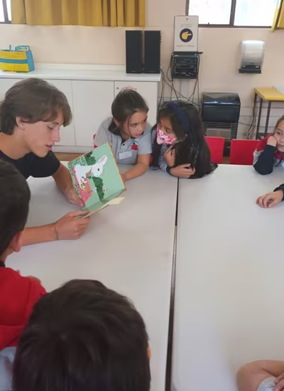 Estudiantes de Intercambio Cuentan cuentos.