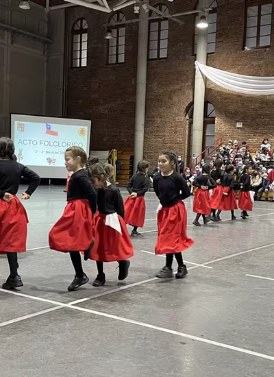 Danzas Folclóricas 1° y 2° Básico