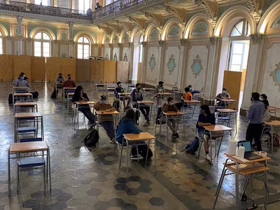 IVº Medios vuelven al Colegio...