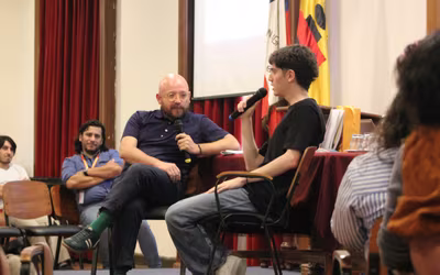 Entre pasillos y la cancha: el fotolibro de Vicente Hernández que retrata la vida en el San Ignacio