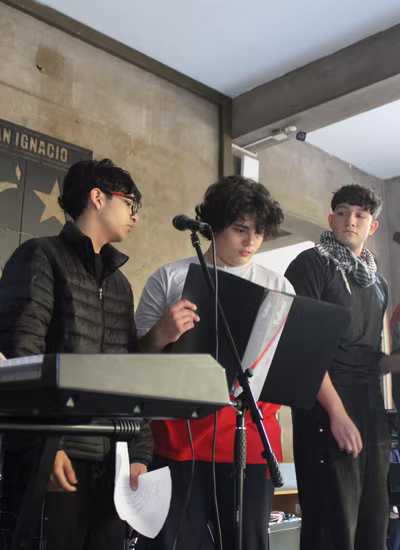 Acompañamos a Jesús en su camino a la cruz