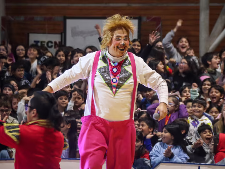 Gran Circo Extraordinario, Gentileza Vicente Hernández A.